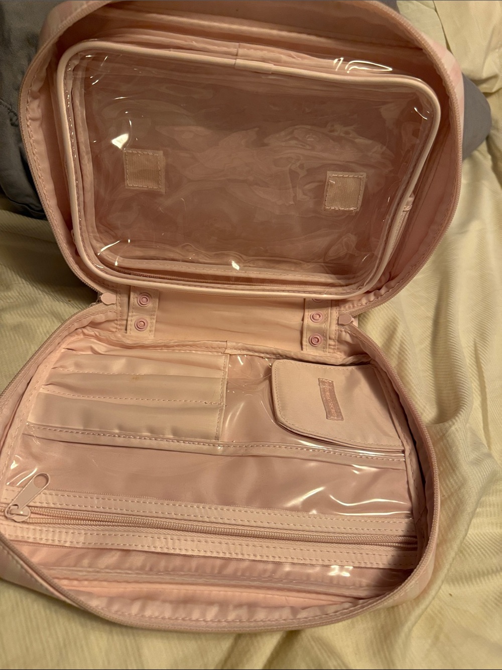 Case Victoria secret travel